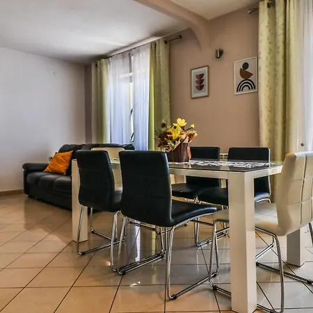 Beautiful With Huge Salted Swimming Pool Apartamento *