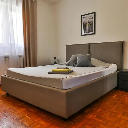 Apartamento Beautiful With Huge Salted Swimming Pool