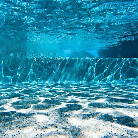 Apartamento Beautiful With Huge Salted Swimming Pool Loborika