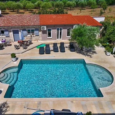 Beautiful With Huge Salted Swimming Pool Apartamento *