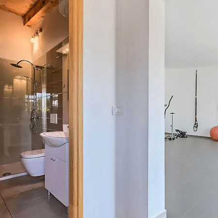 Beautiful With Huge Salted Swimming Pool Apartamento