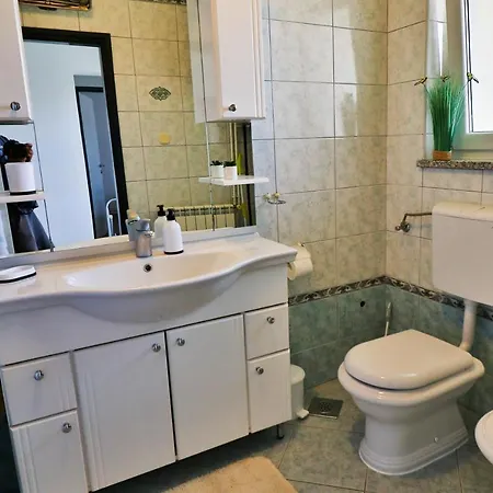 Beautiful With Huge Salted Swimming Pool Apartamento Loborika