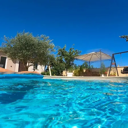 Beautiful With Huge Salted Swimming Pool Apartamento